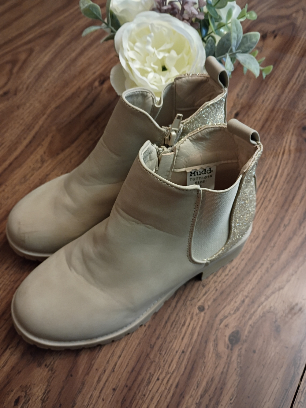 💕Mudd Girls Size 3 Tan Ankle Booties with Gold Glitter Heel Accent